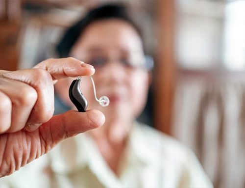 Les mini-appareils auditifs : performance et discrétion au quotidien