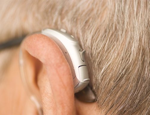 Les appareils auditifs rechargeables : autonomie, confort et durabilité